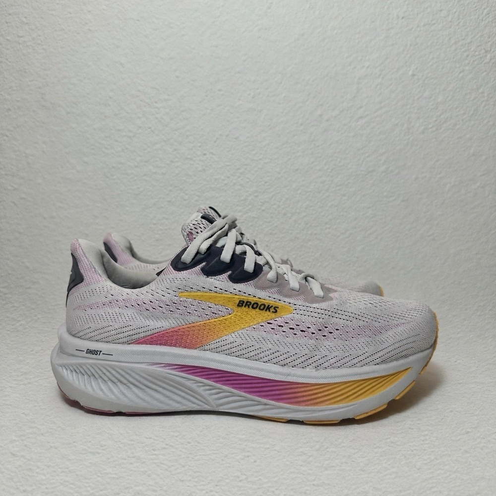 Brooks Ghost 17 Oyster Apricot Pink Womens Sz 7.5 2EE Extra Wide Running Shoes
